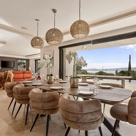 Villa 350m2 - Vue - Piscine - Clim - Parking *
