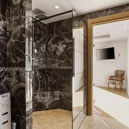 350m2 - Vue - Piscine - Clim - Parking *