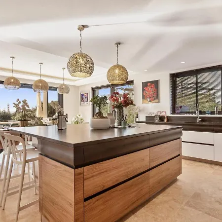 350m2 - Vue - Piscine - Clim - Parking *