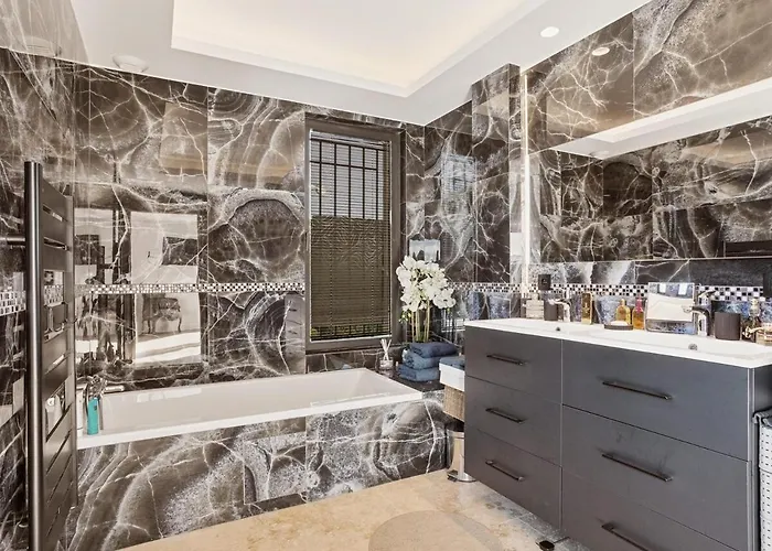 350m2 - Vue - Piscine - Clim - Parking *