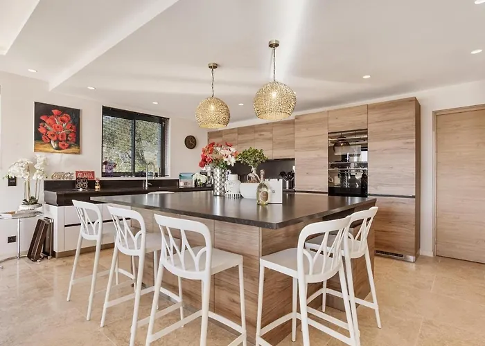 Villa 350m2 - Vue - Piscine - Clim - Parking