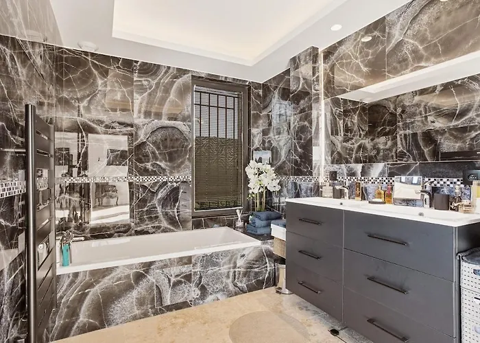 Villa 350m2 - Vue - Piscine - Clim - Parking