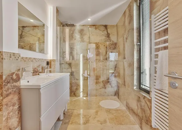 350m2 - Vue - Piscine - Clim - Parking Villa *