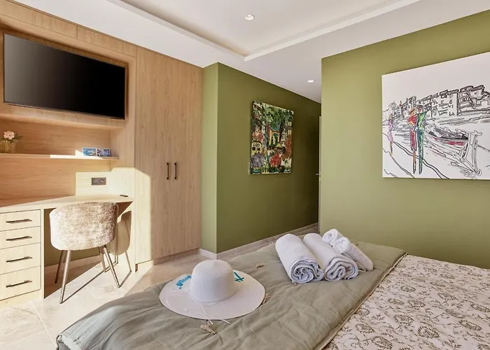 Βίλα 350m2 - Vue - Piscine - Clim - Parking *